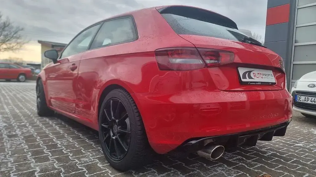 Używany Audi A3 S-Line 125 KM (91 kW) 2016 Czerwony Hatchback
