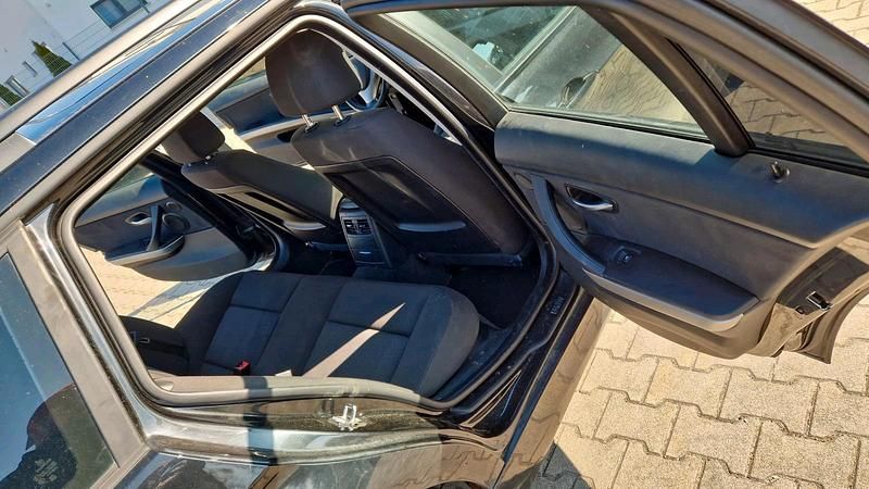 Gebraucht BMW 320 150 PS (110 kW) 2006 Schwarz Kombi