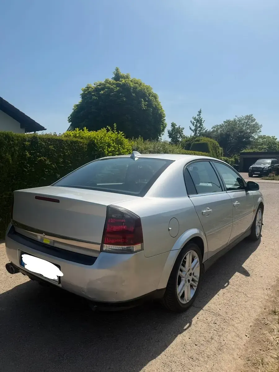 Begagnad Opel Vectra 140 HK (102 kW) 2003 Silver Sedan