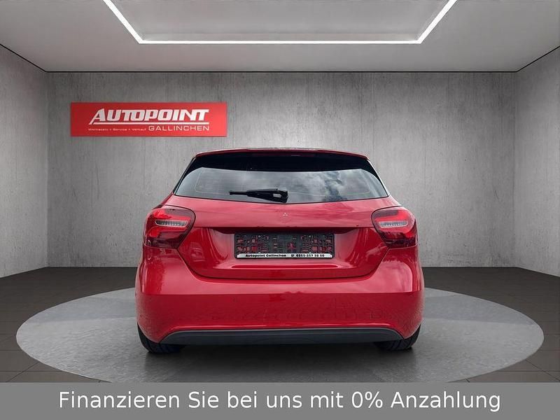 Gebraucht Mercedes A180 Style 122 PS (89 kW) 2016 Rot Limousine