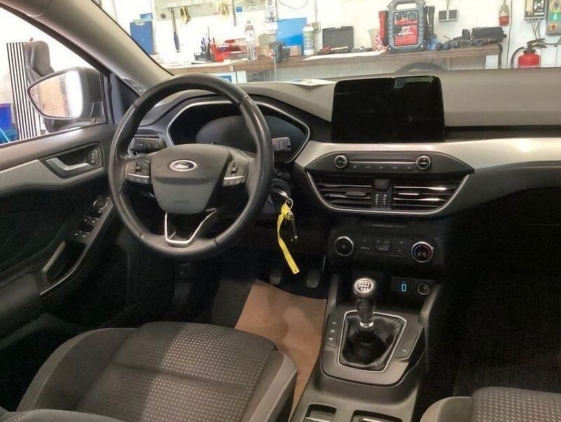 Gebraucht Ford Focus Cool & Connect 120 PS (88 kW) 2020 Grau Limousine