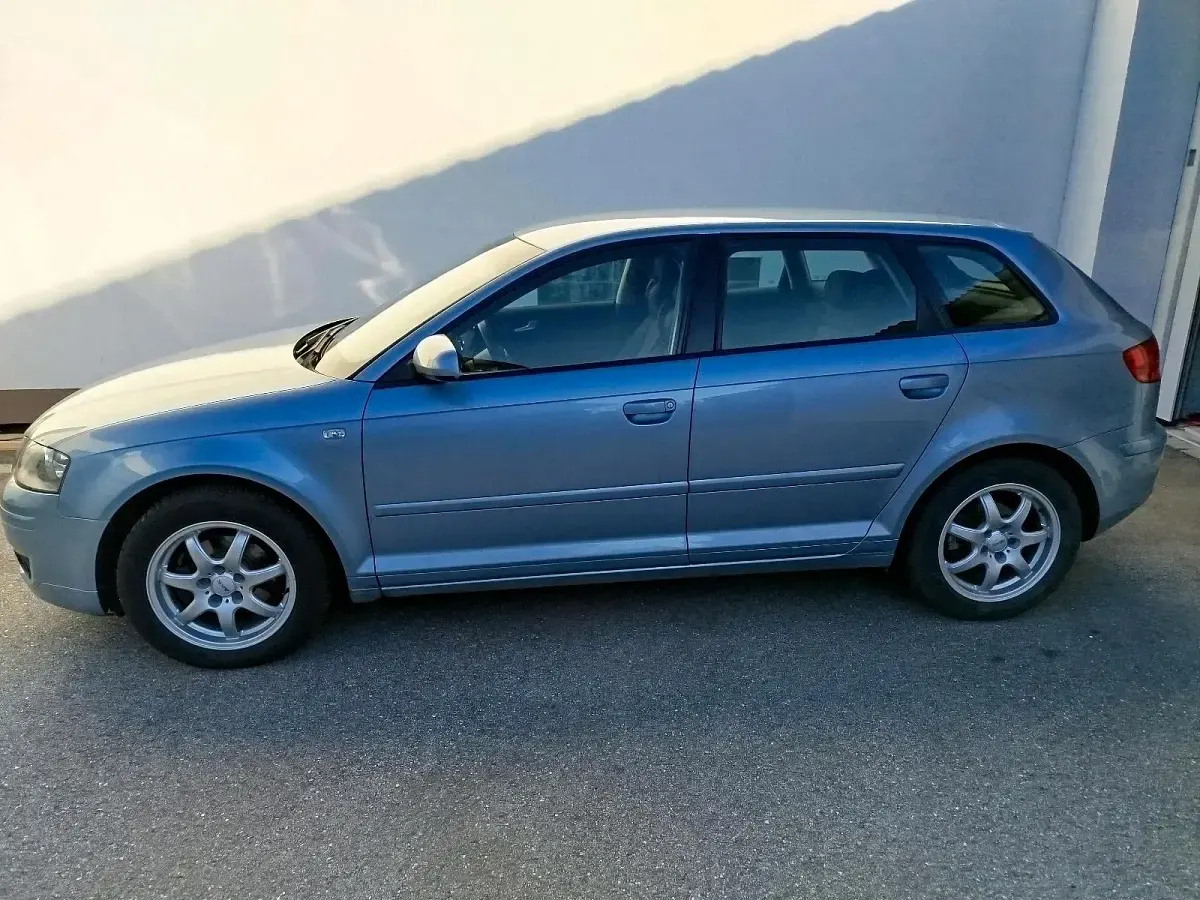 Second-hand Audi A3 102 CP (75 kW) 2004 Albastru Hatchback