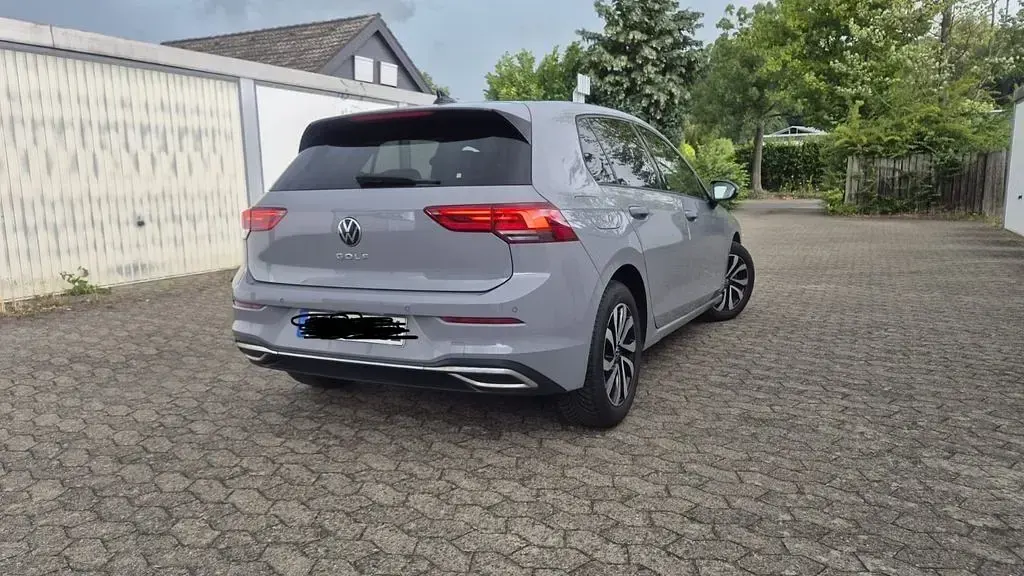 Gebraucht VW Golf VIII Active 116 PS (85 kW) 2021 Grau Limousine