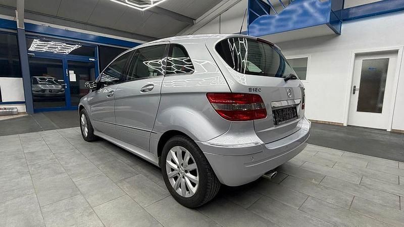 Gebraucht Mercedes B180 109 PS (80 kW) 2007 Silber Van / Kleinbus