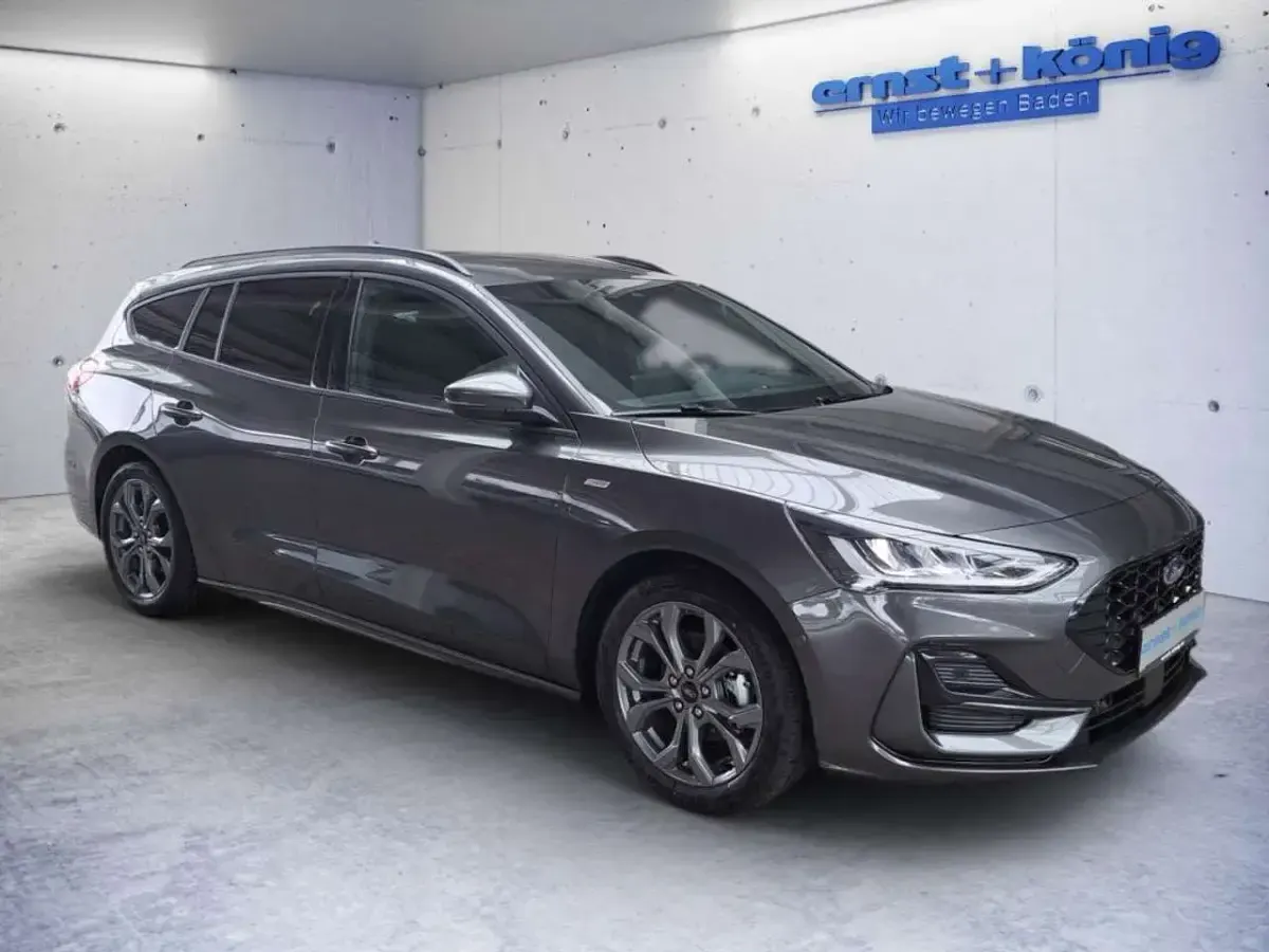 Gebraucht Ford Focus ST-Line X 125 PS (91 kW) 2024 Grau Limousine