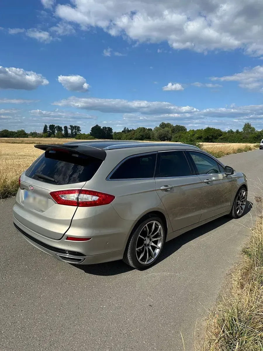 Gebraucht Ford Mondeo Titanium 179 PS (131 kW) 2015 Gold Kombi