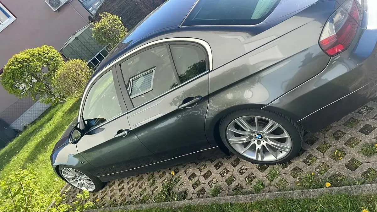 Gebraucht BMW 330 258 PS (189 kW) 2007 Grau Limousine