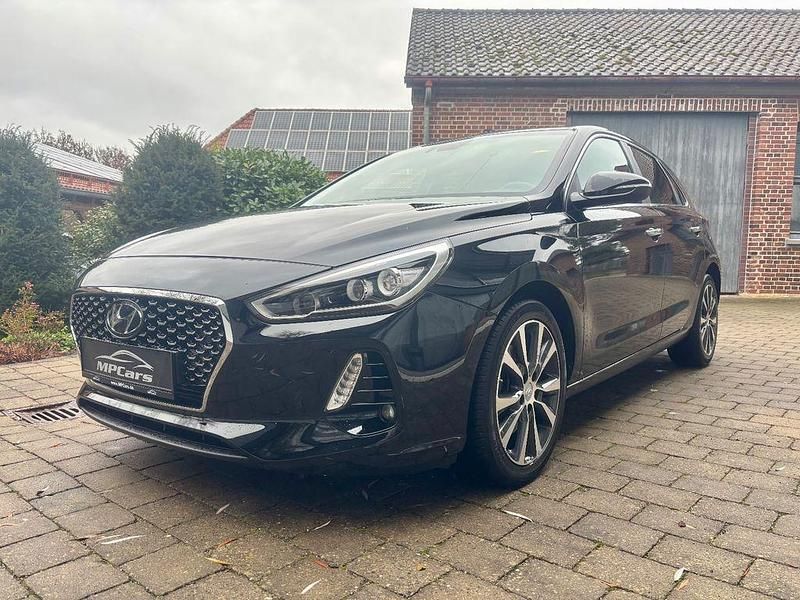 Schwarz Gebraucht 2017 Hyundai i30 Premium Limousine | 16.500 € (Fairer Preis) - Bild 1/4