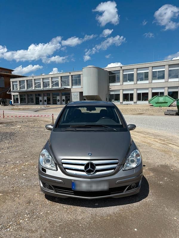Silber Gebraucht 2005 Mercedes B170 Van / Kleinbus | 1.750 € (Guter Preis) - Bild 1/4