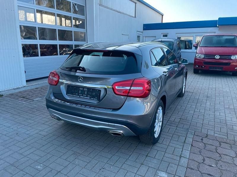 Usata Mercedes GLA200 156 CV (114 kW) 2016 Grigio SUV