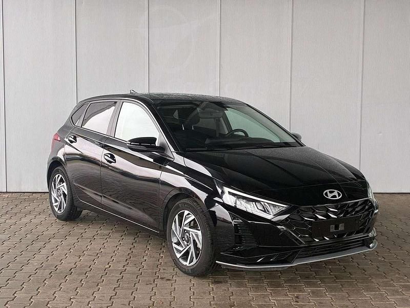 Gebraucht Hyundai i20 Comfort 101 PS (74 kW) 2025 Schwarz Kleinwagen