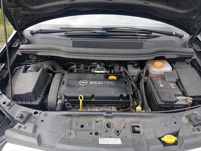 Schwarz Gebraucht 2014 Opel Zafira Van / Kleinbus | 4.000 € (Guter Preis) - Bild 1/4