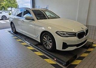 Weiß Gebraucht 2022 BMW 530 Performance Limousine | 30.999 € (Superpreis) - Bild 1/4