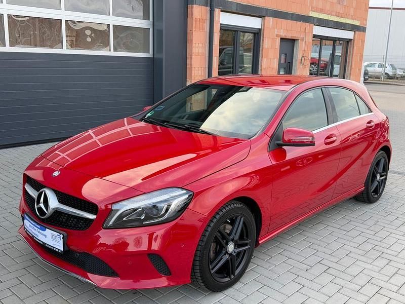 Gebraucht Mercedes A180 122 PS (89 kW) 2016 Rot Limousine