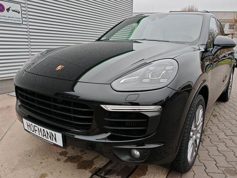 Schwarz Gebraucht 2018 Porsche Cayenne Platinum Edition SUV | 35.890 € (Teuer) - Bild 1/4