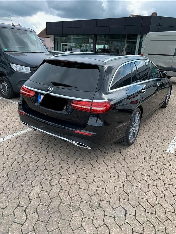 Gebraucht Mercedes E220 AMG line 194 PS (142 kW) 2020 Schwarz Kombi