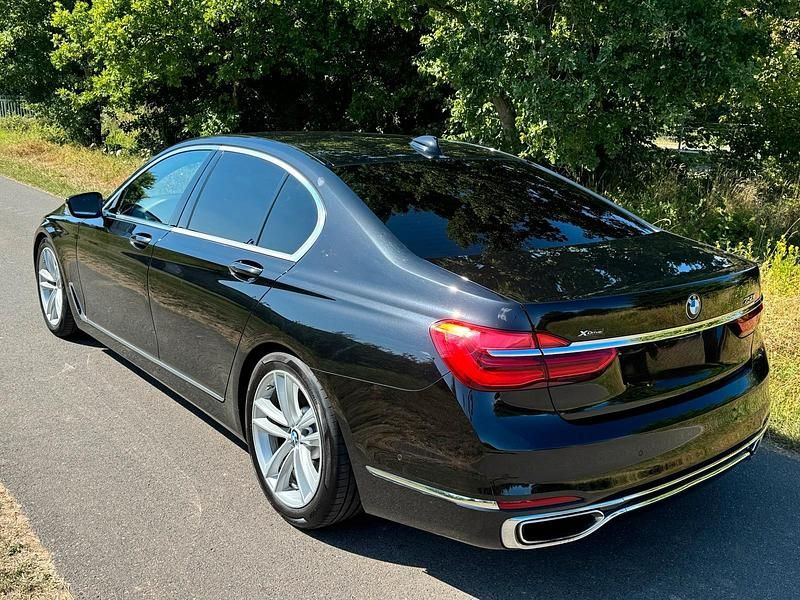 Gebraucht BMW 750 449 PS (330 kW) 2016 Limousine