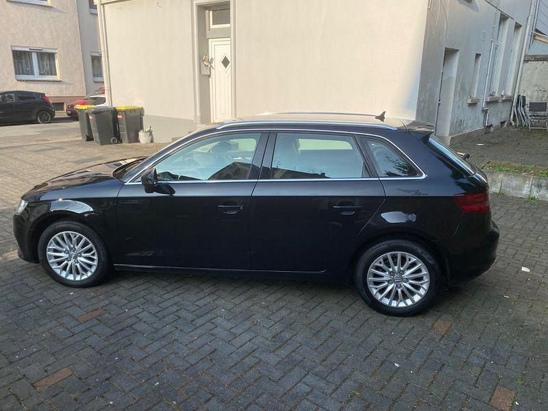 Gebraucht Audi A3 Ambiente 110 PS (80 kW) 2016 Schwarz Limousine