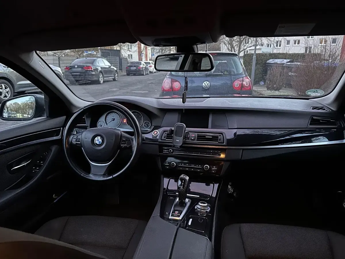 Gebraucht BMW 520 Basis 184 PS (135 kW) 2011 Schwarz Kombi