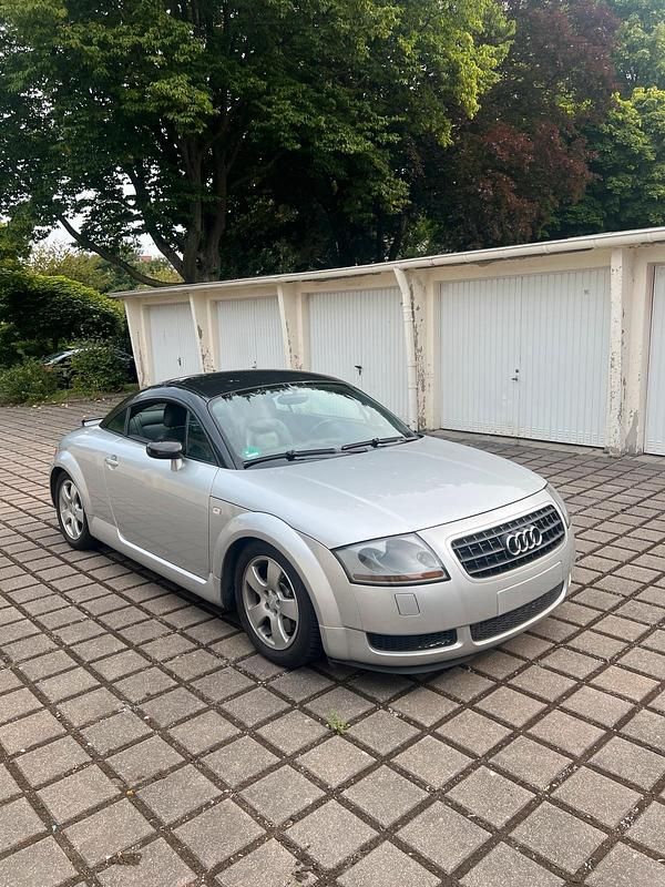 Second-hand Audi TT 180 CP (132 kW) 2000 Argintiu Coupe