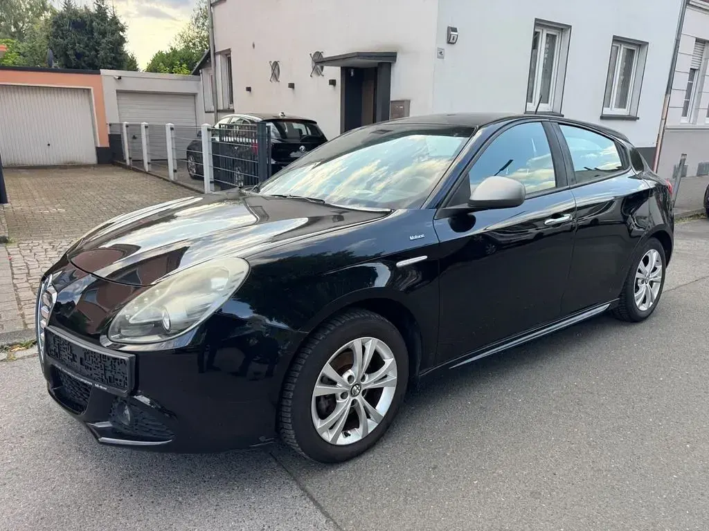 Gebraucht Alfa Romeo Giulietta Super 120 PS (88 kW) 2013 Schwarz Kleinwagen