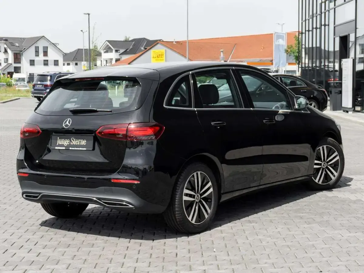 Gebraucht Mercedes B220 Progressive 190 PS (139 kW) 2023 Kosmosschwarz metallic Kleinwagen
