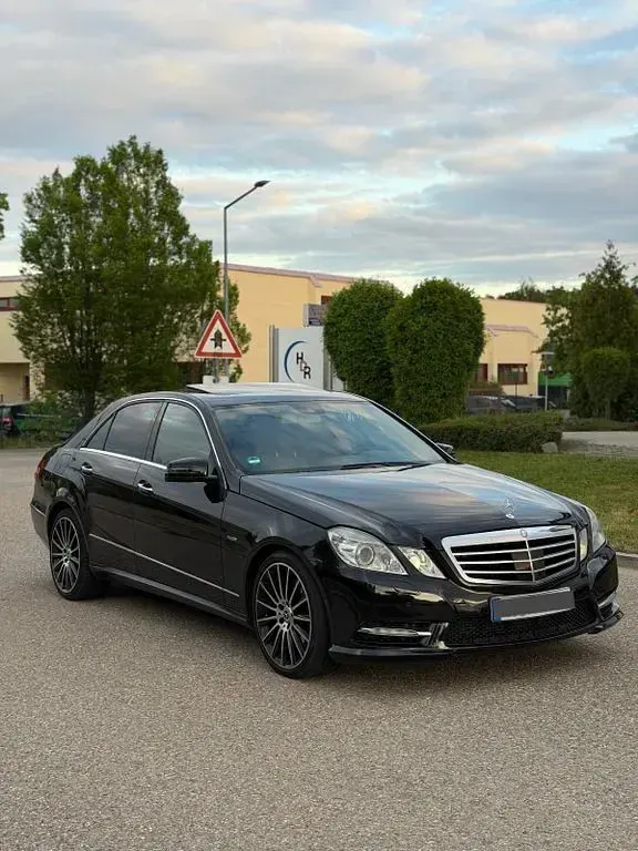 Gebraucht Mercedes E350 Elegance 265 PS (194 kW) 2012 Schwarz Limousine
