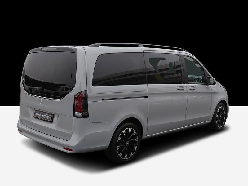 Gebraucht Mercedes V220 Style 163 PS (119 kW) 2025 Grau Van / Kleinbus
