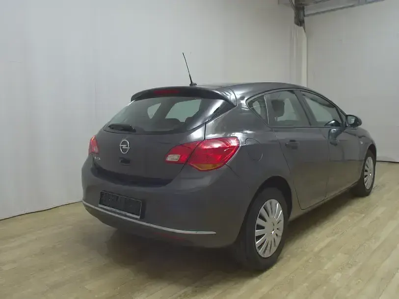 Używany Opel Astra Selection 116 KM (85 kW) 2015 Szary Sedan/Limuzyna