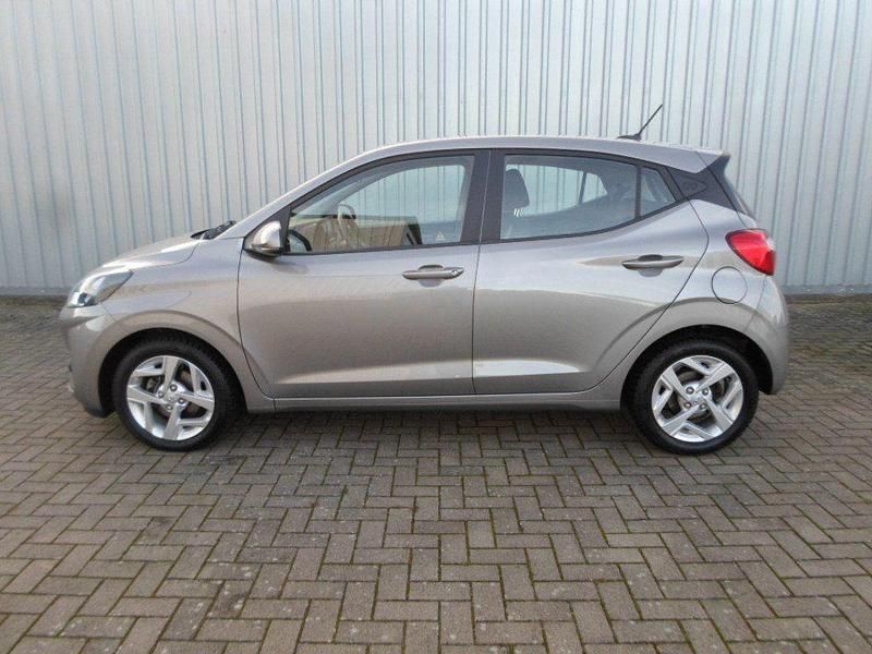 Gebraucht Hyundai i10 Trend 67 PS (49 kW) 2022 Braun Kleinwagen
