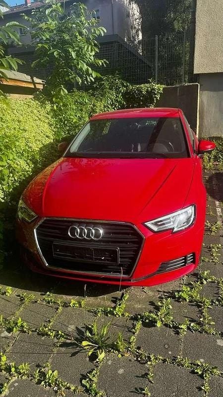 Rot Gebraucht 2020 Audi A3 Sportback Kombi | 18.900 € (Superpreis) - Bild 1/2