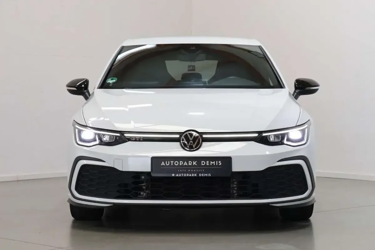 Gebraucht VW Golf VIII GTI 245 PS (180 kW) 2022 Weiß Limousine