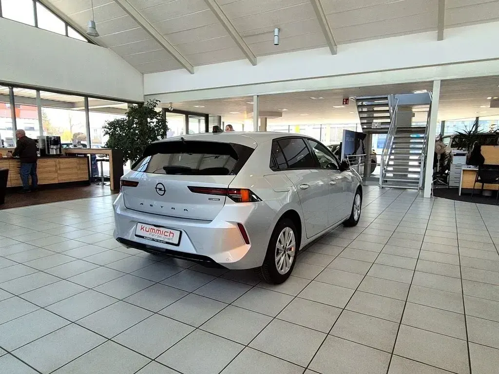 Neu Opel Astra 144 PS (105 kW) 2026 Silber Limousine
