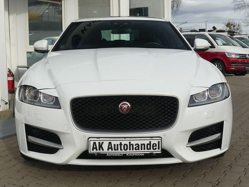 Gebraucht Jaguar XF Ingenium 179 PS (131 kW) 2018 Weiß Limousine