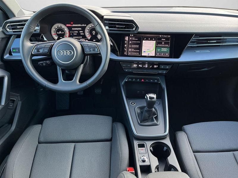 Gebraucht Audi A3 Ambiente 116 PS (85 kW) 2025 Mythosschwarz metallic (metallic) Limousine