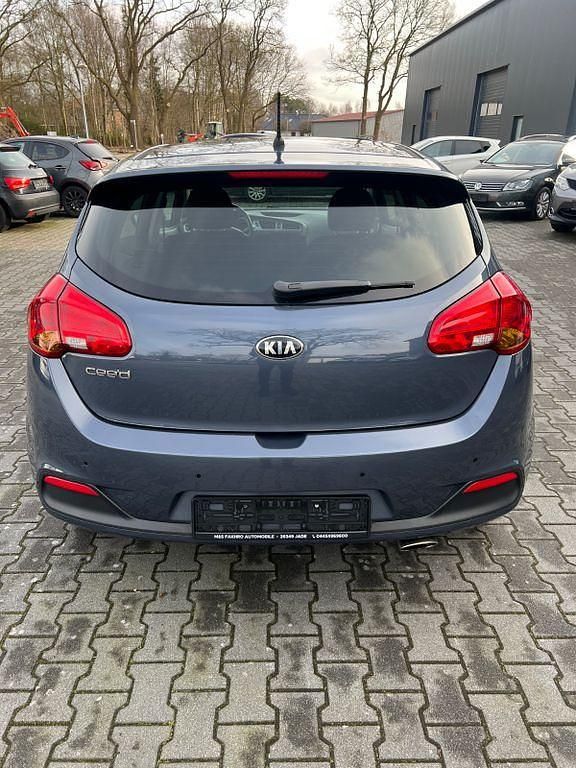 Gebraucht Kia Ceed DREAM-TEAM Edition 99 PS (72 kW) 2014 Blau Kleinwagen