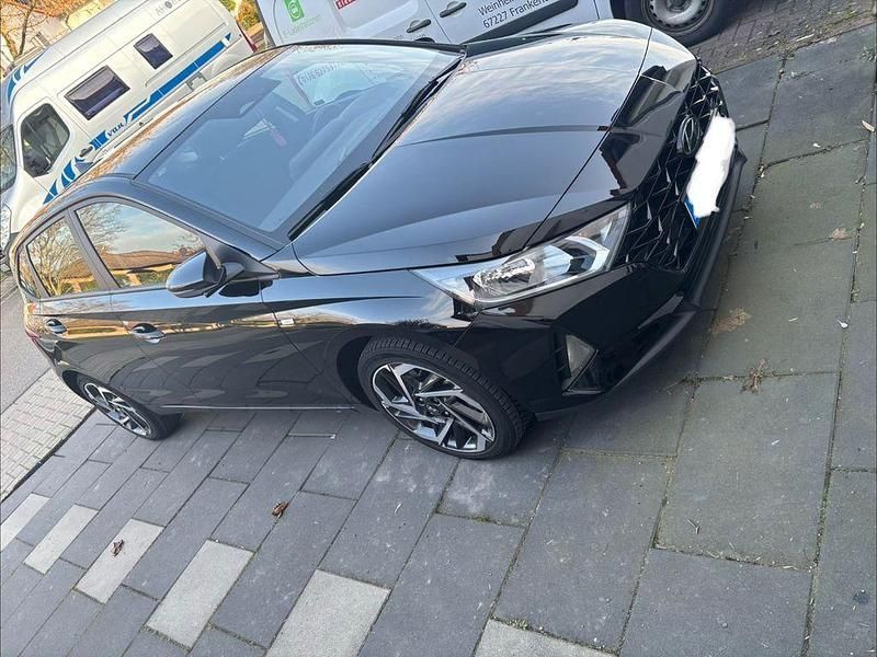 Gebraucht Hyundai i20 Trend 101 PS (74 kW) 2023 Schwarz Kleinwagen