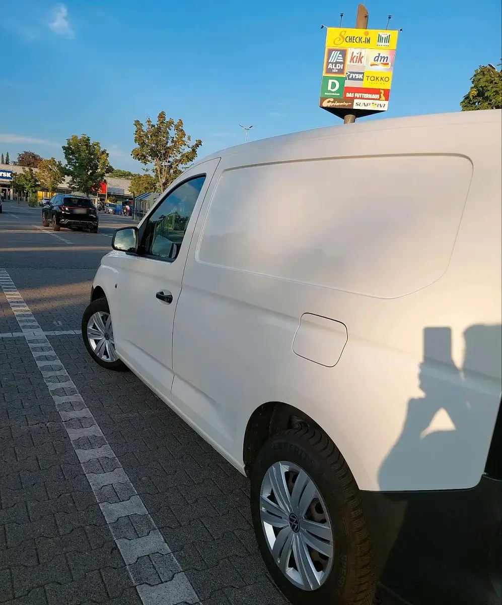 Gebraucht VW Caddy 75 PS (55 kW) 2021 Weiß Van / Kleinbus
