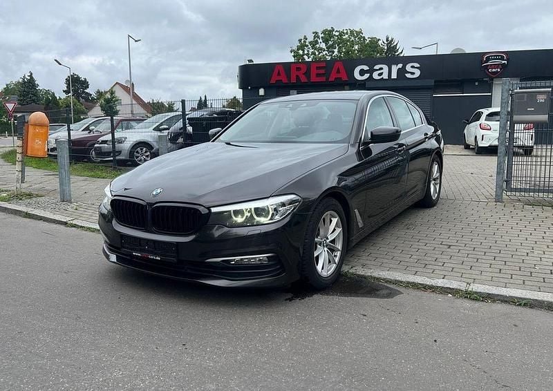 Grau Gebraucht 2018 BMW 520 Efficient Dynamics Limousine | 18.770 € (Guter Preis) - Bild 1/4