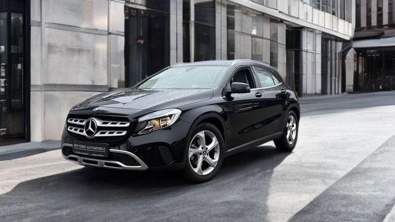 Gebraucht Mercedes GLA200 156 PS (114 kW) 2017 Kosmosschwarz SUV