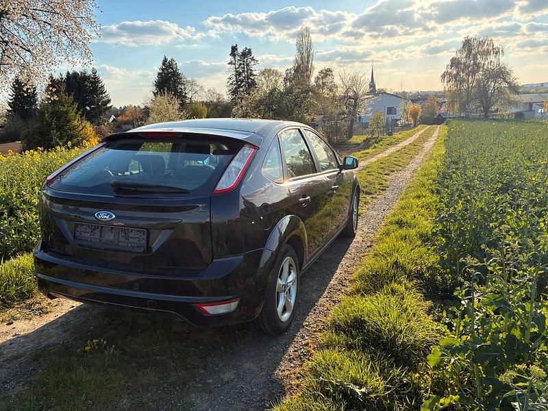 Second-hand Ford Focus 100 CP (73 kW) 2010 Negru Hatchback