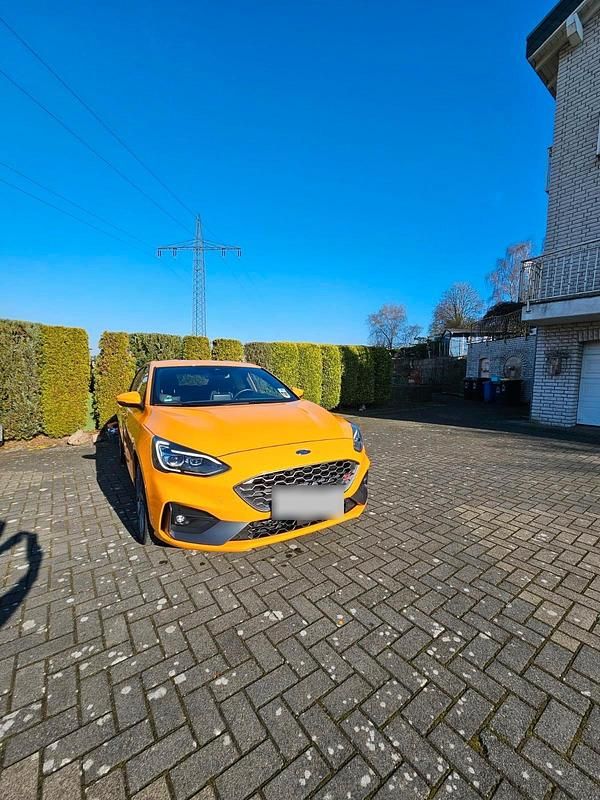 Gebraucht Ford Focus ST 280 PS (205 kW) 2022 Orange Limousine