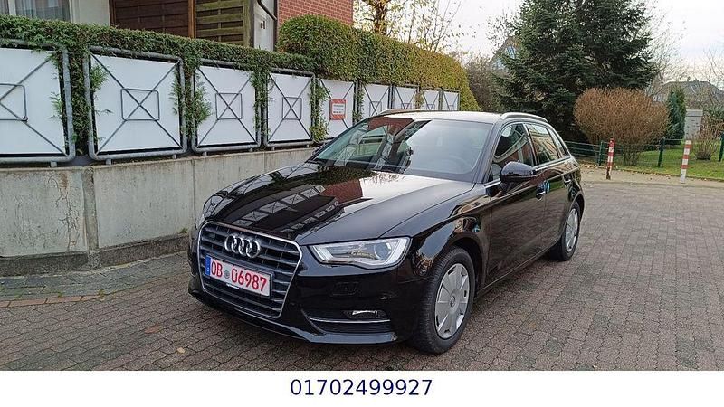 Schwarz Gebraucht 2015 Audi A3 Attraction Limousine | 8.690 € (Superpreis) - Bild 1/4