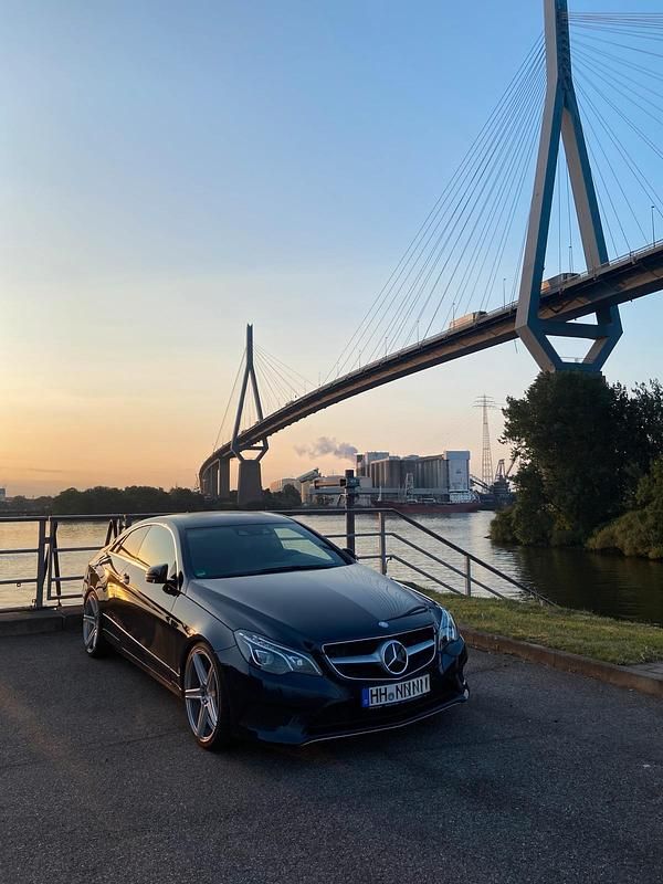 Blau Gebraucht 2014 Mercedes E350 Coupé | 21.000 € (Fairer Preis) - Bild 1/4