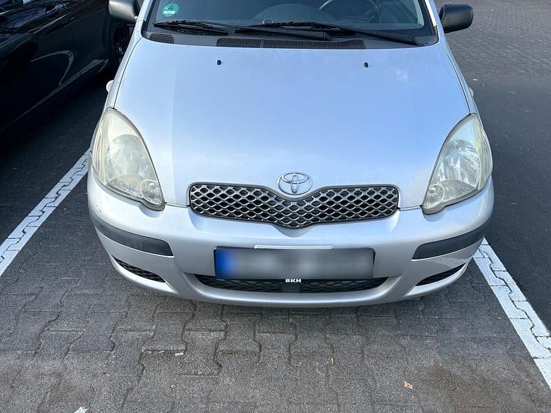Gebraucht Toyota Yaris 65 PS (47 kW) 2004 Grau Kleinwagen