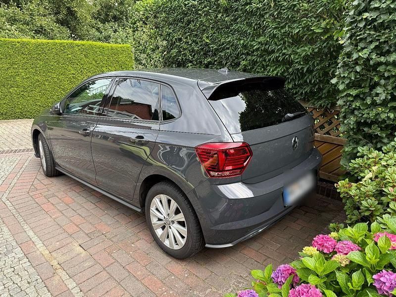Grau Gebraucht 2018 VW Polo Highline Kleinwagen | 14.700 € (Fairer Preis) - Bild 1/4