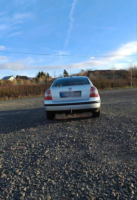 Gebraucht VW Passat 131 PS (96 kW) 2001 Grau Limousine