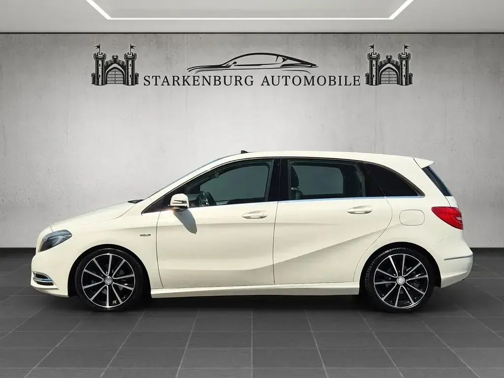 Gebraucht Mercedes B180 Urban 122 PS (89 kW) 2012 Weiß Kleinwagen