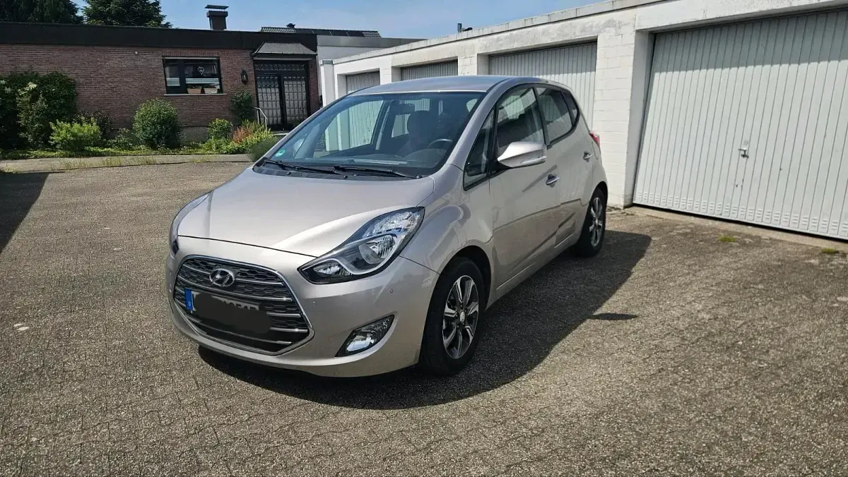 Gebraucht Hyundai i20 125 PS (91 kW) 2019 Silber Kleinwagen