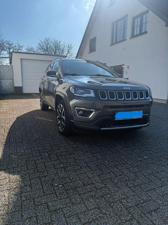 Gebraucht Jeep Compass Limited 150 PS (110 kW) 2020 Grau SUV